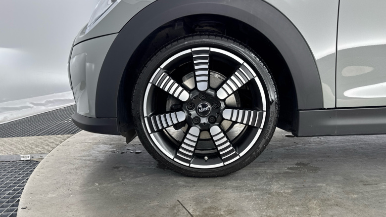 MINI Hatchback 1.5 Cooper Exclusive 3dr Auto Petrol Hatchback